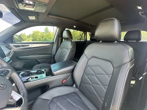 Used 2024 Volkswagen Atlas Cross Sport SE FWD image 10
