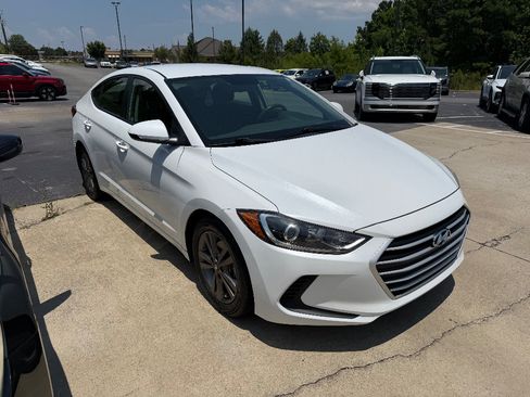Used 2018 Hyundai Elantra Sedan FWD image 2