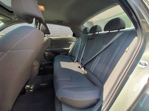Used 2025 Hyundai Elantra SEL FWD image 28