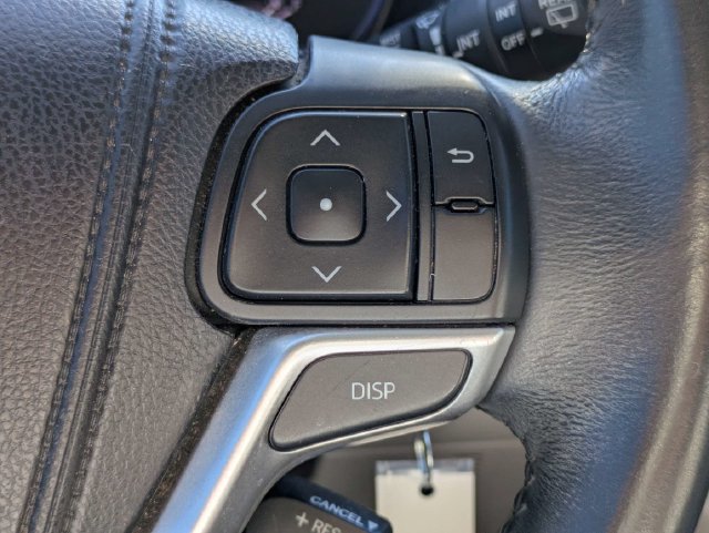 Used 2015 Toyota Highlander Plus FWD image 25