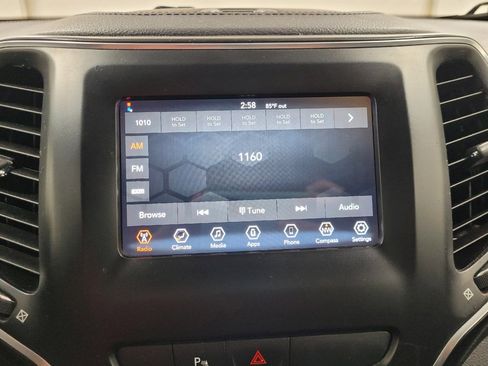 Used 2019 Jeep Cherokee Latitude Plus AWD/4WD image 25