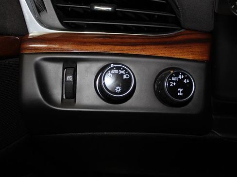 Used 2015 Cadillac Escalade Luxury AWD/4WD image 27