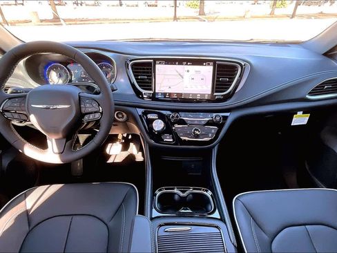 New 2026 Chrysler Pacifica Limited w/ S Appearance Package image 5