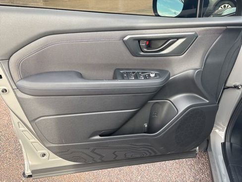 Used 2025 Subaru Forester Premium image 7