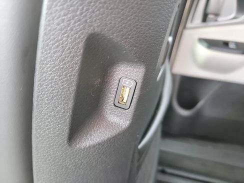 Used 2022 Kia Carnival LX FWD image 17