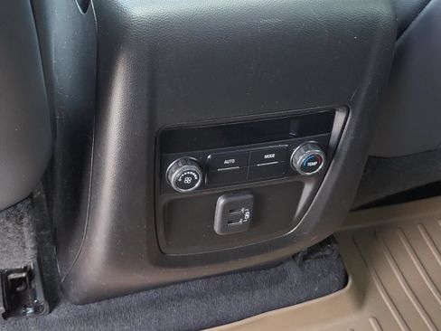 Used 2023 Buick Enclave Essence w/ Experience Buick Package FWD image 16