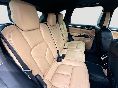 Used 2017 Porsche Cayenne Platinum Edition image 31