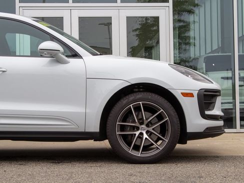 Used 2025 Porsche Macan AWD/4WD image 5