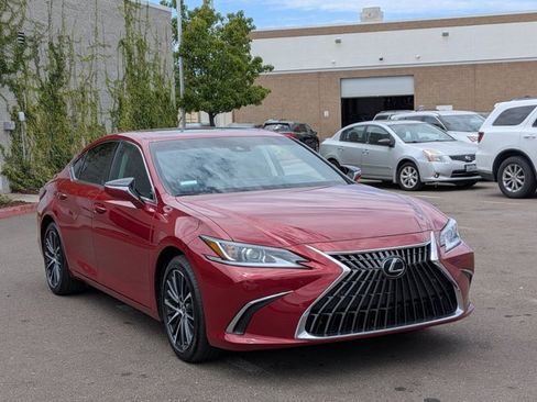 Used 2025 Lexus ES 300h w/ Premium Package FWD image 3