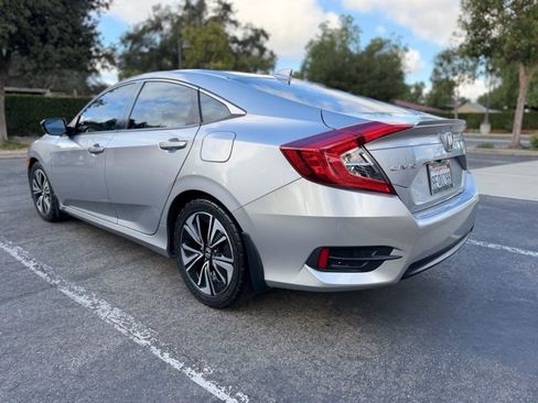 Used 2018 Honda Civic EX-T image 3