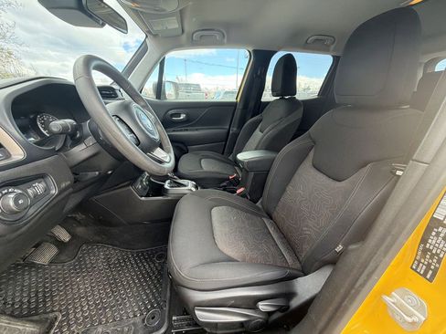 Used 2023 Jeep Renegade Latitude AWD/4WD image 13