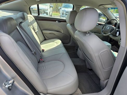 Used 2010 Buick Lucerne CXL FWD image 10