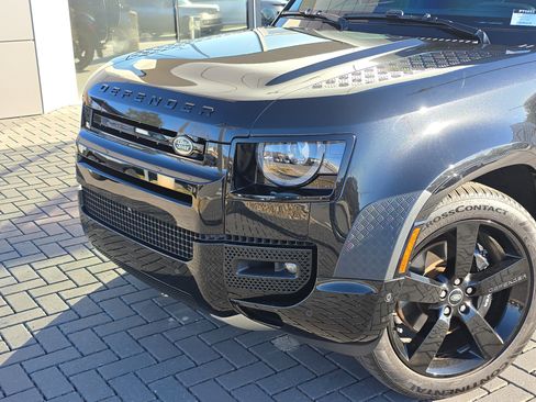 Certified 2024 Land Rover Defender 110 V8 image 10