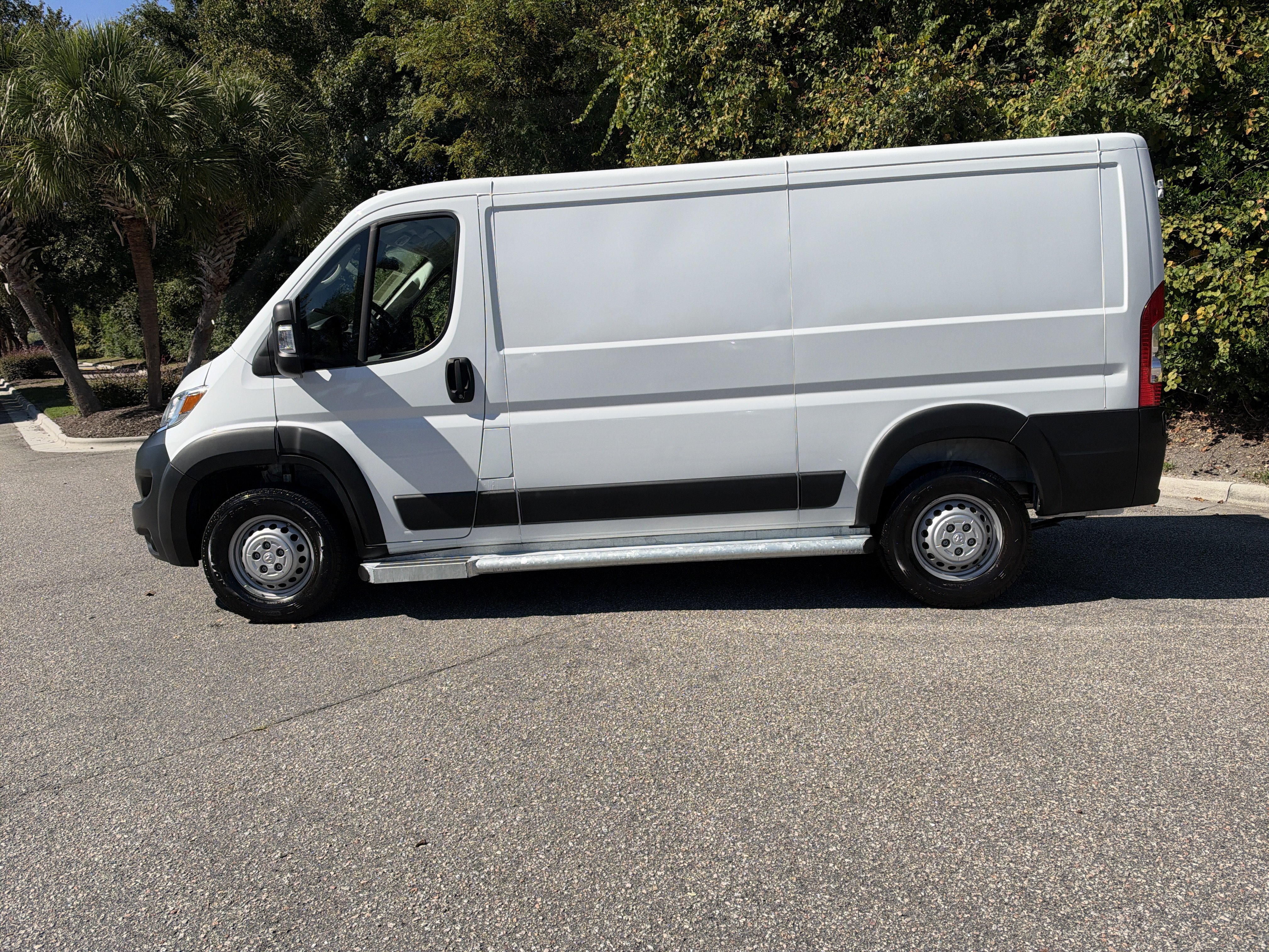 Used 2025 RAM ProMaster 2500 w/ U-Haul Equipment Group FWD image 6