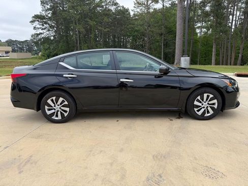 Used 2023 Nissan Altima 2.5 S FWD image 6