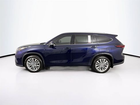 Used 2024 Toyota Highlander Platinum FWD image 14