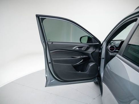 New 2026 Chevrolet Trax RS w/ Sunroof Package FWD image 23