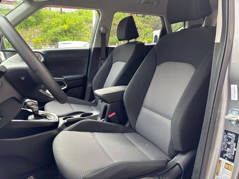 Used 2025 Kia Soul LX w/ LX Technology Package FWD image 34