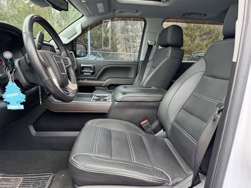 Used 2018 GMC Sierra 2500 Denali w/ Suspension Package, Off-Road image 9