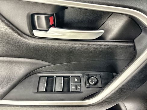 Used 2025 Toyota RAV4 XLE w/ Convenience Package FWD image 15