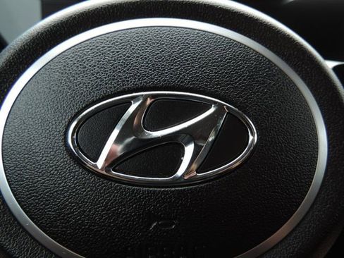 Used 2022 Hyundai Elantra Limited image 26