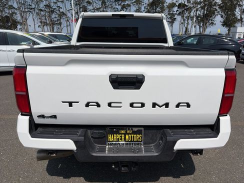 Used 2025 Toyota Tacoma TRD Off-Road AWD/4WD image 4