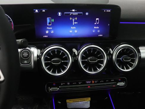 New 2026 Mercedes-Benz GLB 250 4MATIC image 5