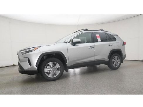 Used 2025 Toyota RAV4 XLE image 19