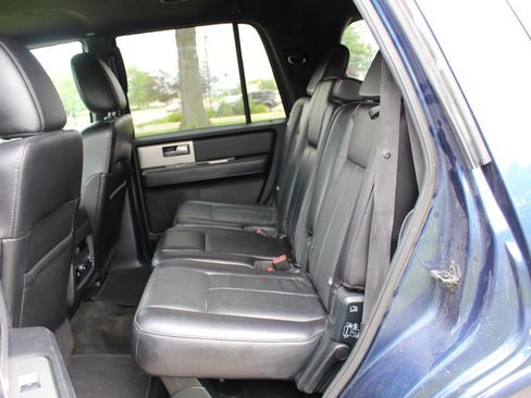 Used 2016 Ford Expedition XLT w/ Equipment Group 202A AWD/4WD image 31
