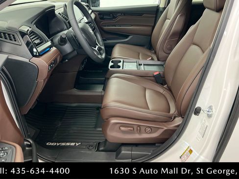 New 2026 Honda Odyssey Touring image 17
