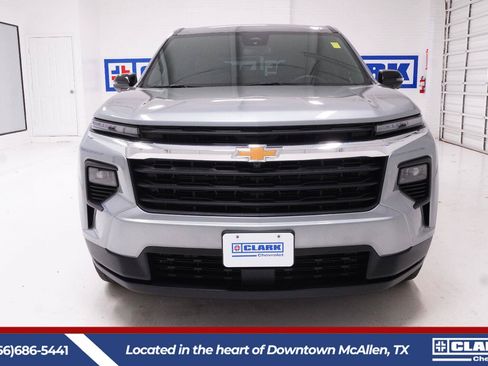 Used 2024 Chevrolet Traverse LS FWD image 2