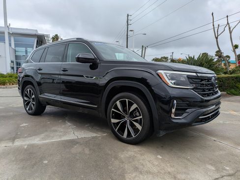 Certified 2024 Volkswagen Atlas SEL Premium R-Line image 2