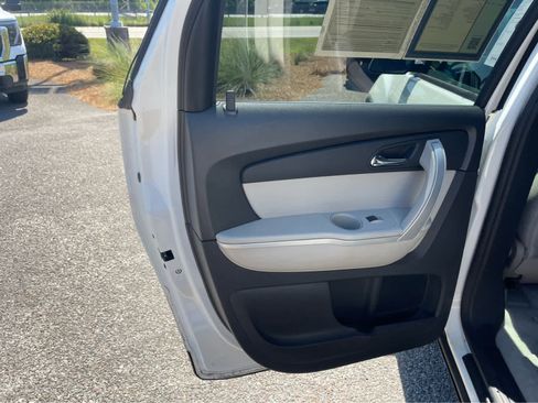 Used 2012 GMC Acadia SL FWD image 19