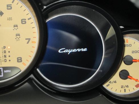 Used 2014 Porsche Cayenne Platinum Edition image 35