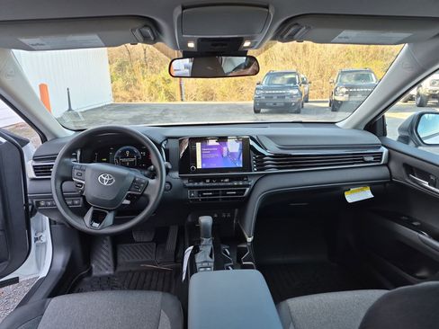 Used 2026 Toyota Camry LE image 17