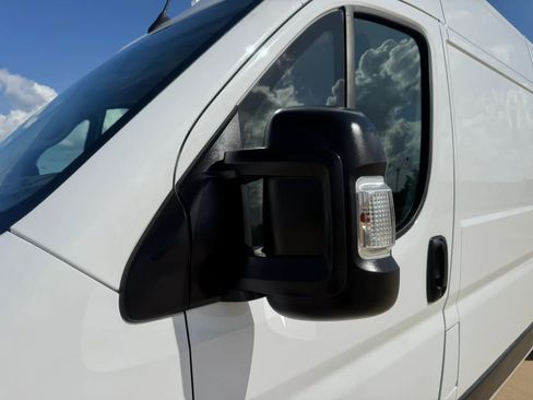 Used 2025 RAM ProMaster 2500 w/ Convenience Group image 15