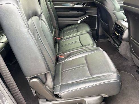 Used 2022 Jeep Wagoneer Series II AWD/4WD image 31