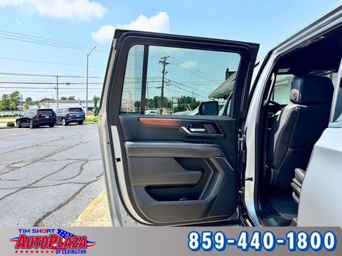 Used 2025 GMC Yukon XL Denali AWD/4WD image 53