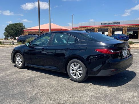Used 2025 Toyota Camry LE FWD image 5