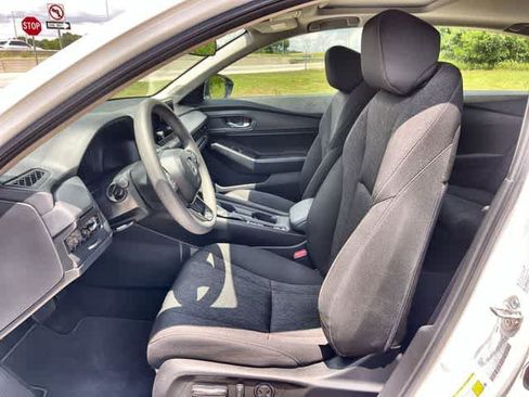 Used 2025 Honda Accord SE image 11
