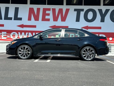 Used 2024 Toyota Corolla SE FWD image 2
