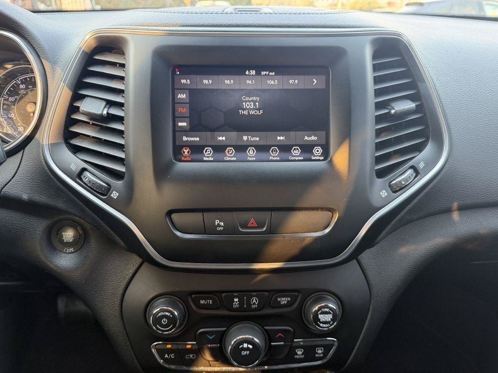 Used 2019 Jeep Cherokee Latitude Plus AWD/4WD image 13