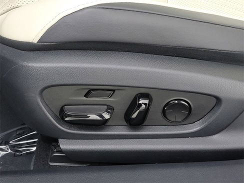 Used 2024 Lexus ES 300h w/ Luxury Package image 41