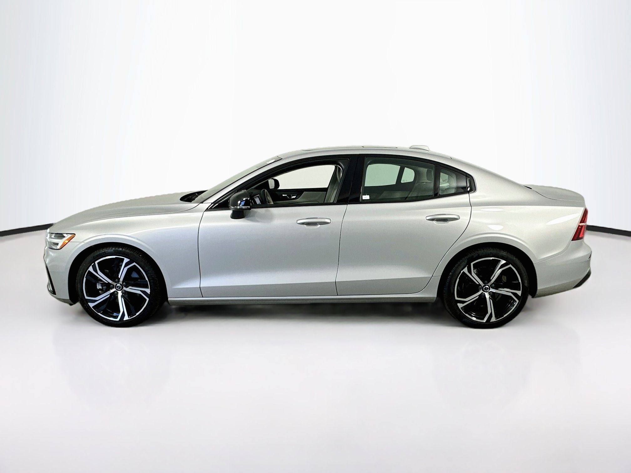 Used 2023 Volvo S60 B5 Core FWD image 8