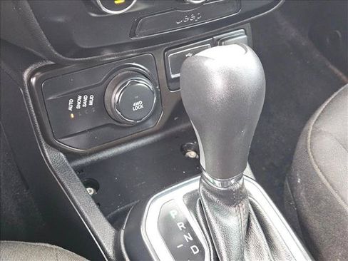 Used 2019 Jeep Renegade Sport w/ Sport Appearance Group AWD/4WD image 17