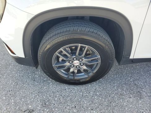 Used 2025 GMC Acadia Elevation image 17