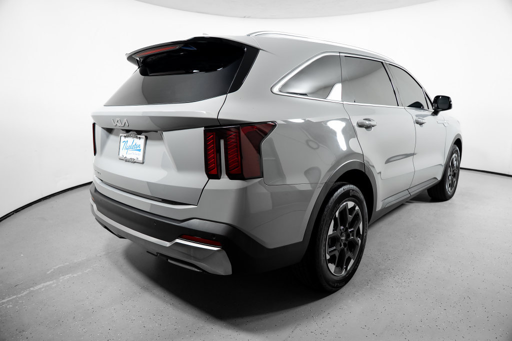 Used 2025 Kia Sorento S FWD image 8