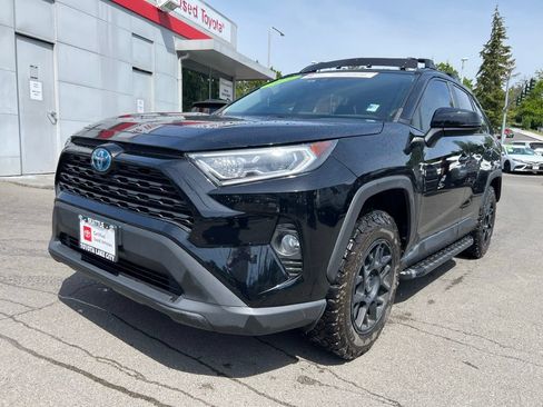 Used 2021 Toyota RAV4 XLE AWD/4WD image 8