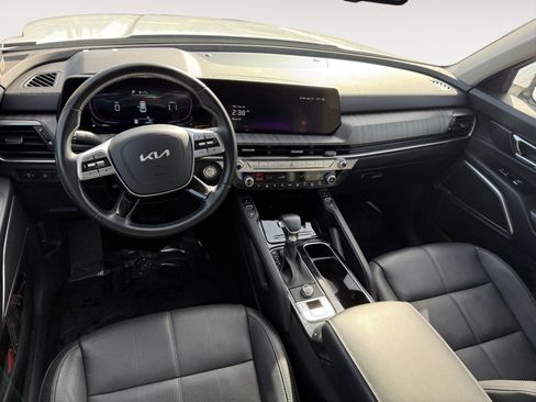 Used 2024 Kia Telluride EX w/ EX Captain's Chair Package image 15