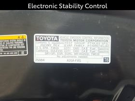 Certified 2023 Toyota Venza XLE AWD/4WD image 13
